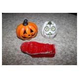 mummy & 2 pumpkins