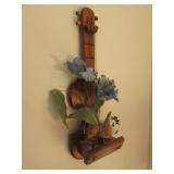 4 small wall pictures & fiddle wall hanging