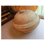 stoneware pot w/lid