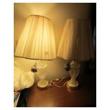 matching table lamps & 2 decorations