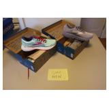 2 pairs of brooks like new ladys size 8 shoes