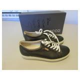 new ecco size 7-7.5 ladys shoes