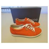 new ecco size 7-7.5 ladys shoes