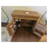 vintage singer sewing machine w/attach.&buttons