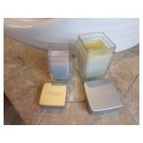 2 elizabeth arden candles
