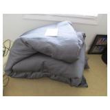 vera wang king size comforter & 2 shams