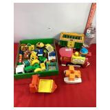 Fischer Price Little People, Circus Train & Misc Fischer Price Little People, Circus Train & Misc