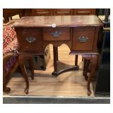 Vanity/Desk Approx 31"T x 31" W x 16" D Vanity/Desk Approx 31"T x 31" W x 16" D