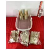 Glitter Cups, Spoons & Knife Plasticware Glitter Cups, Spoons & Knife Plasticware