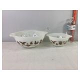 Pyrex Americana 2.5 qt & 1.5 pint Nesting Bowls