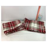 8 Placemats & 6 Table Runners