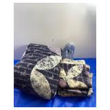 Full/Queen Comforter & 2 Shams