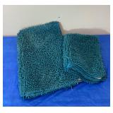 Bath Rugs Approx 29' x 20' & 40' x 26'