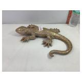 Hanging Lizard