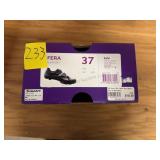Womenï¿½s Size 7 Giant FERA Shoes