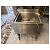 Boos Stainless Steal sink basin