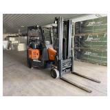 Aisle-Master 205 Forklift