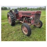 1960 International Harvester B-275  Tractor