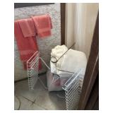 2 Hanging Racks, Bath Towels