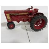 ERTL Farmall 806 1/16 Scale