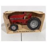 ERTL International Row Crop Tractor 1/16 in Box