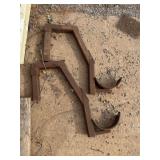 Pipe hooks for bucket