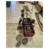 Lights, figurenes, brass colored decor