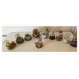 10+/- Snow Globes