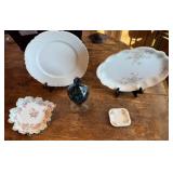 Homer Laughlin Plate on Stand, Royal Windsor