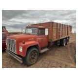 1974 International Load Star 1600 wheat truck