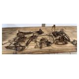 10+/- Foot Hold Traps