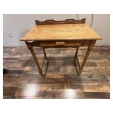 desk 2'8' x 1'9' x 2'5' (one drawer)