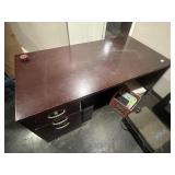 desk 6' x 3' x 2'6'