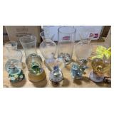 4 Snow Globe Music Boxes, Snow Globe, 6+/- Vases