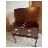 Mahogany Queen Anne style Lift-Top Trunk