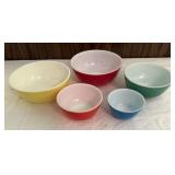 Vintage Pyrex 5-Piece Mixing Bowl Set