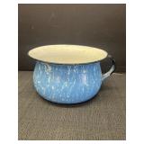 Vtg blue & white swirl enamelware chamber pot