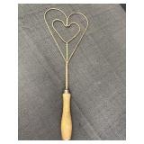 Twisted Wire Double Heart Rug Beater