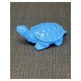 Carved turtle, possibly Howlite, 4in length