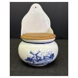 Teleflora Delft porcelain salt box vase, 7in