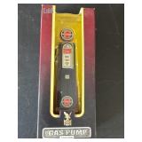 Studebaker Gas Pump Replica, 1:18 scale