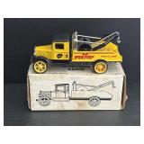 Ertl 1931 Hawkeye Wrecker Bank 1/34scale