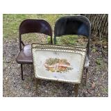 2 metal folding chairs & 2 TV trays