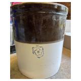 Nelson McCoy #8 crock has cork on side