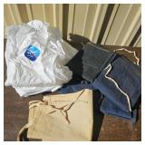 (4) Tyvek Coveralls & 4 Gean Aprons &