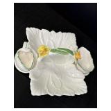 Vtg ceramic serving dish w/daffodil floral design,