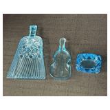 3 light blue glass pieces - Daisy & Button Cut
