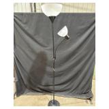 Floor lamp w/adjustable arm