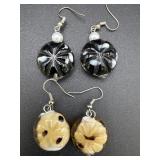 2 pairs of glass Dangle Earrings