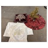 Gold color 18in tree, small red tree skirt, gold